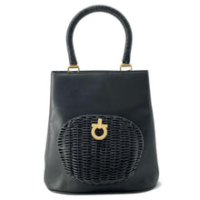 将图像加载到图库查看器中，Ferragamo Gancini Handbag Black Leather rattan
