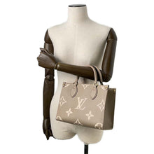 将图像加载到图库查看器中，LOUIS VUITTON Onthego Tourterelle claimM45779 Monogram Empreinte Leather Monogram Giant Size PM
