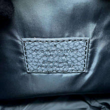 Load image into Gallery viewer, LOUIS VUITTON Chalk・Pouch granite grayM81572 Taurillon Clamming
