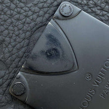 将图像加载到图库查看器中，LOUIS VUITTON SPadlock Vertical Wearable Wallet NoirM82252 Monogram Eclipse
