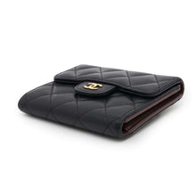 将图像加载到图库查看器中，CHANEL Matelasse compact wallet BlackA82288 Lambskin
