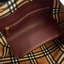 将图像加载到图库查看器中，BURBERRY Crest Tote bold Leather
