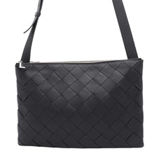 将图像加载到图库查看器中，Bottega Veneta MAXI INTRECCIATO MESSENGER BAG Black620537 Leather
