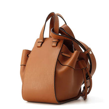 将图像加载到图库查看器中，LOEWE Hammock Drawstring Tan314.30.V07 Leather Size Mini
