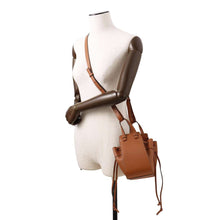 将图像加载到图库查看器中，LOEWE Hammock Drawstring Tan314.30.V07 Leather Size Mini
