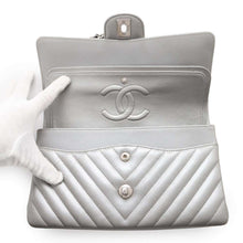 Load image into Gallery viewer, CHANEL Matelasse V Stitch ChainShoulder SilverA01112 Caviar Leather
