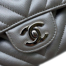 Load image into Gallery viewer, CHANEL Matelasse V Stitch ChainShoulder SilverA01112 Caviar Leather
