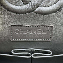 Load image into Gallery viewer, CHANEL Matelasse V Stitch ChainShoulder SilverA01112 Caviar Leather
