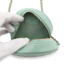 将图像加载到图库查看器中，CHANEL Round Shoulder Bag Light GreenA70657 Lambskin
