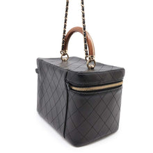 将图像加载到图库查看器中，CHANEL Vanity Bag ChainShoulder Bag Black Leather
