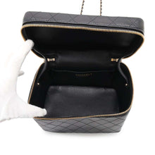 将图像加载到图库查看器中，CHANEL Vanity Bag ChainShoulder Bag Black Leather
