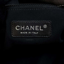 将图像加载到图库查看器中，CHANEL Around Chain Shoulder Silver Leather
