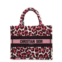 将图像加载到图库查看器中，Dior Book Tote Leopard Pink Canvas Size Small
