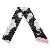 将图像加载到图库查看器中，CHANEL CamelliaPattern Scarf Black/White/Pink Silk100%
