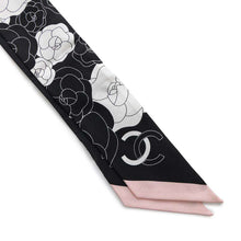 将图像加载到图库查看器中，CHANEL CamelliaPattern Scarf Black/White/Pink Silk100%
