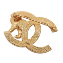 将图像加载到图库查看器中，CHANEL CC Logo Brooch Gold Metal
