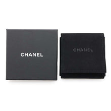 将图像加载到图库查看器中，CHANEL CC Logo Brooch Gold Metal
