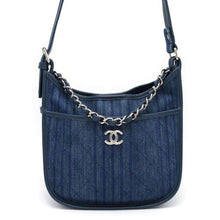 将图像加载到图库查看器中，CHANEL Matelasse CC Logo Hobo Bag Blue Denim
