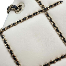 将图像加载到图库查看器中，CHANEL ChainShoulder White/BlackAS2383 Lambskin
