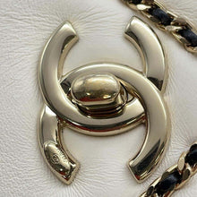 将图像加载到图库查看器中，CHANEL ChainShoulder White/BlackAS2383 Lambskin
