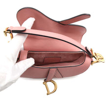 将图像加载到图库查看器中，Dior Saddle bag Pink Leather Size Mini
