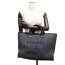 Load image into Gallery viewer, CHANEL Deauville Navy/BlackA66941 Straw Leather Size GM
