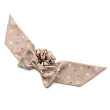 Load image into Gallery viewer, CHANEL CC Logo Ribbon Motif Scrunchie Beige/White/NavyAA9376 Silk100%
