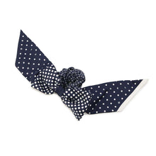 将图像加载到图库查看器中，CHANEL CC Logo Ribbon Motif Polka Dot Scrunchie Navy/WhiteAA9828 Silk100%
