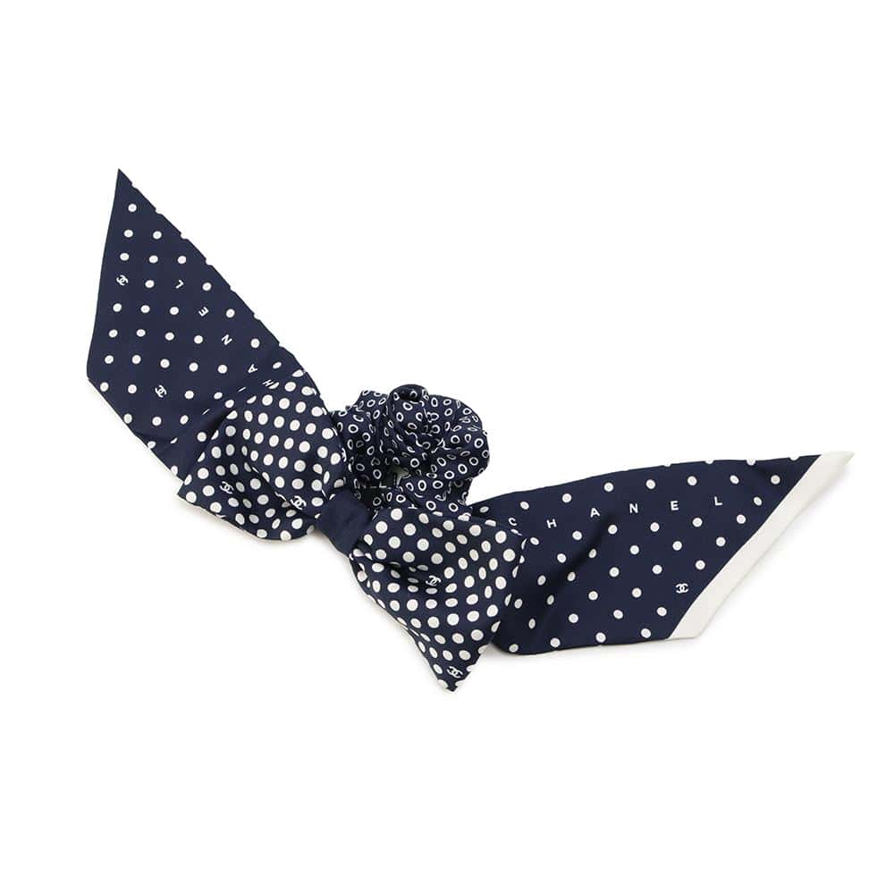 CHANEL CC Logo Ribbon Motif Polka Dot Scrunchie Navy/WhiteAA9828 Silk100%