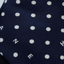 将图像加载到图库查看器中，CHANEL CC Logo Ribbon Motif Polka Dot Scrunchie Navy/WhiteAA9828 Silk100%
