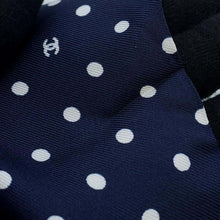 将图像加载到图库查看器中，CHANEL CC Logo Ribbon Motif Polka Dot Scrunchie Navy/WhiteAA9828 Silk100%
