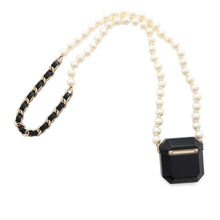 将图像加载到图库查看器中，CHANEL Faux Pearl  AirPodsCase BlackAB6425 Metal Faux Pearl  Rhinestone
