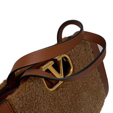 将图像加载到图库查看器中，Valentino Garavani V logo 2wayHandbag Brown Mouton Leather
