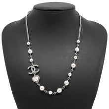 将图像加载到图库查看器中，CHANEL CC Logo Heart Necklace SilverABB616 Faux Pearl  Rhinestone Metal
