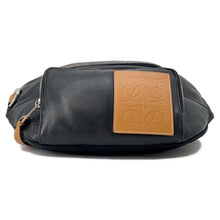 将图像加载到图库查看器中，LOEWE Puffy Crossbody Bag Black335.73.W75 Leather
