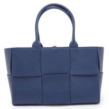 将图像加载到图库查看器中，Bottega Veneta Arco Tote Bag Blue652867 Lambskin Size Small
