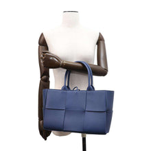 将图像加载到图库查看器中，Bottega Veneta Arco Tote Bag Blue652867 Lambskin Size Small
