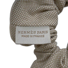 将图像加载到图库查看器中，HERMES Scrunchie &quot;Claudia&quot; Plan Air Deser/Nata Cotton98% Polyurethane2%
