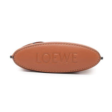 将图像加载到图库查看器中，LOEWE Dice Pocket Shoulder Bag TanC630R12X01 Classic Calf LeatherLeather
