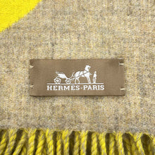 将图像加载到图库查看器中，HERMES Cashmere Scarf Casaque Grand Mall Jaune/Beige Cashmere100%
