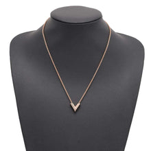 将图像加载到图库查看器中，LOUIS VUITTON Collier Essential V Pink GoldM80137 Metal
