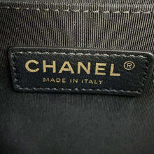 将图像加载到图库查看器中，CHANEL Boy Chanel ChainShoulder Bag White/BlackA67086 Lambskin
