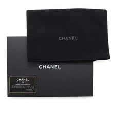 将图像加载到图库查看器中，CHANEL Chevron Chain wallet BlackA70230 Calf Leather
