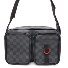 将图像加载到图库查看器中，LOUIS VUITTON Utility messenger RedN40280 Damier Graphite
