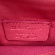 将图像加载到图库查看器中，Ferragamo Vivabou Shoulder Bag Pink Leather
