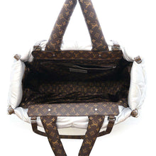 将图像加载到图库查看器中，LOUIS VUITTON LV Pillow Onthego MetalicSilverM21053 Monogram Recycled Nylon Size GM
