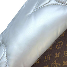 将图像加载到图库查看器中，LOUIS VUITTON LV Pillow Onthego MetalicSilverM21053 Monogram Recycled Nylon Size GM
