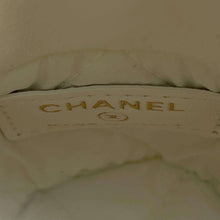 将图像加载到图库查看器中，CHANEL Matelasse ChainShoulder Pouch White Lambskin
