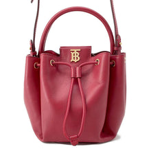 将图像加载到图库查看器中，BURBERRY TBMonogram Bucket Bag Red8045043 Leather
