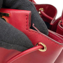 将图像加载到图库查看器中，BURBERRY TBMonogram Bucket Bag Red8045043 Leather
